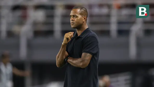 Pelatih kepala Timnas Indonesia, Patrick Kluivert saat laga FIFA Matchday melawan Chinese Taipei di Stadion Gelora Bung Tomo (GBT), Surabaya, Jumat (05/09/2025). (Bola.com/Abdul Aziz)