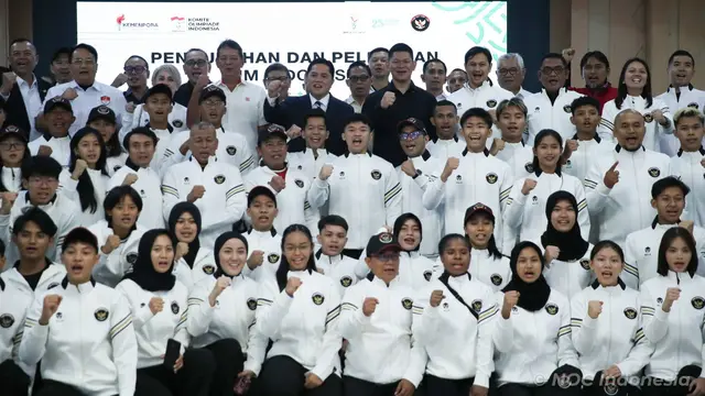 Menpora RI, Erick Thohir, bersama Ketua KOI, Raja Sapta Oktohari, secara resmi melepas Kontingen Indonesia untuk Asian Youth Games (AYG) 2025 di Bahrain dan Islamic Solidarity Games (ISG) 2025 di Riyadh, Arab Saudi. (Bola.com/Dok.NOC Indonesia).