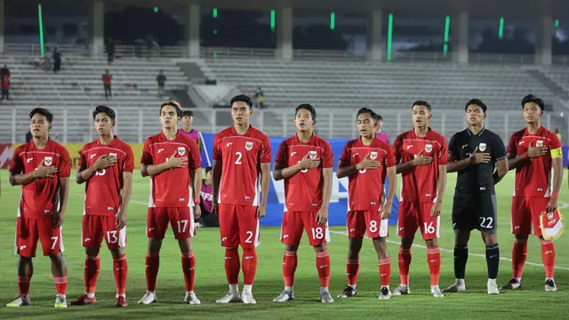 Timnas Indonesia U-22 melakoni laga uji coba pertama melawan India di Stadion Madya Gelora Bung Karno (GBK), Jakarta, Jumat (10/10/2025) malam WIB. (Bola.com/Muhammad Iqbal Ichsan)