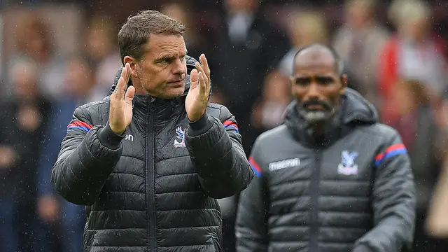 Frank de Boer saat masih melatih Crystal Palace. (AFP/Paul Ellis)