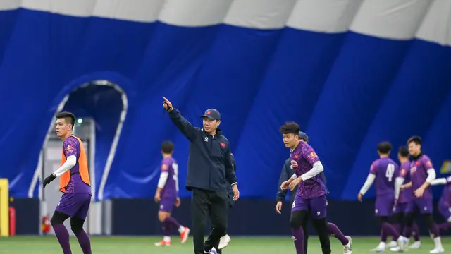 Kim Sang-sik memimpin skuad Timnas Vietnam berlatih di Korea Selatan jelang berlaga di Piala AFF 2024. (Dok. VFF)