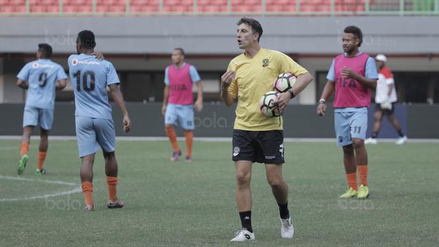 Pelatih Selangor FC, Christophe Gamel. (Bola.com/M Iqbal Ichsan)