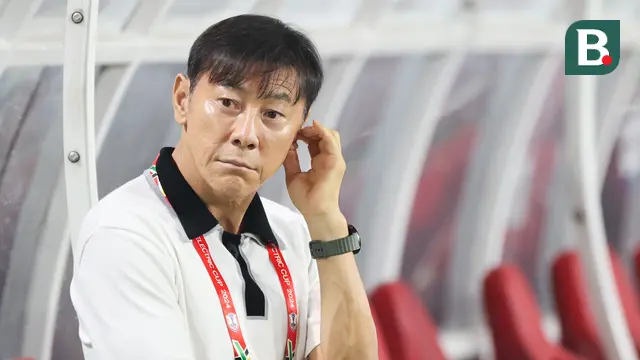 Pelatih Timnas Indonesia, Shin Tae-yong saat laga lanjutan Grup B Piala AFF 2024 melawan Laos di Stadion Manahan, Solo, Jawa Tengah, Kamis (12/12/2024). (Bola.com/Abdul Aziz)