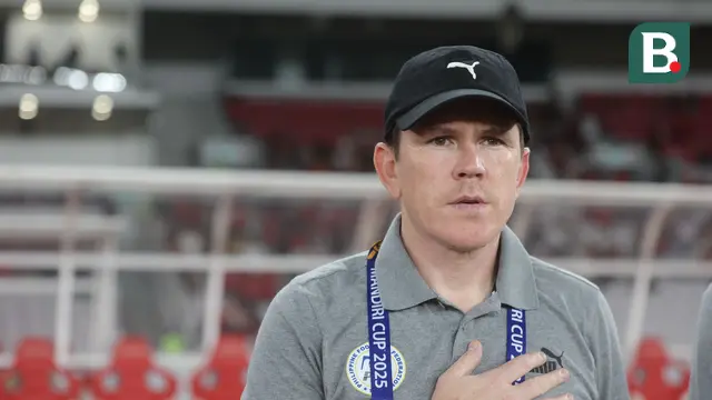Pelatih Timnas Filipina U-23, Garrath McPherson, saat timnya menghadapi Timnas Indonesia U-23 pada laga lanjutan Grup A Piala AFF U-23 2025 di Stadion Utama Gelora Bung Karno (SUGBK), Jakarta, Jumat (18/7/2025) pukul 20.00 WIB. (Bola.com/M. Iqbal Ichsan)