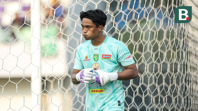 Pemain Persebaya Surabaya, Ernando Ari saat berhadapan dengan Persita Tangerang pada pekan kedua BRI Super League 2025/2026 di Indomilk Arena, Sabtu (16/8/2025). (Bola.com/ Abdul Aziz)