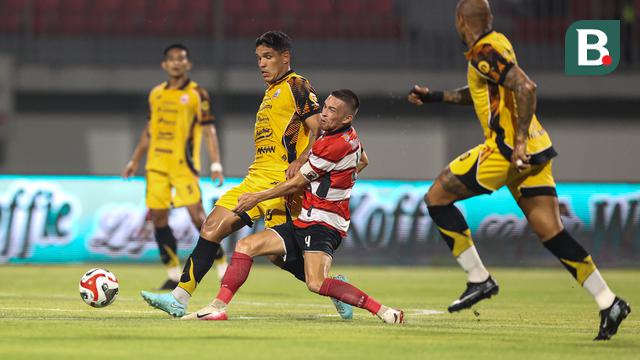 Persija Jakarta melawan Madura United pada lanjutan BRI Super League 2025/2026 di Stadion Gelora Ratu Pamelingan, Jumat (24/10/2025) malam WIB. (Bola.com/Abdul Aziz)