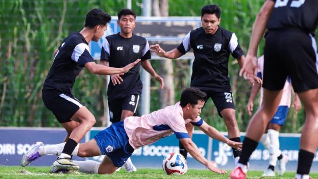 Persik Kediri dalam sesi latihan di BRI Super League 2025/26. (Dok. ileague.id)