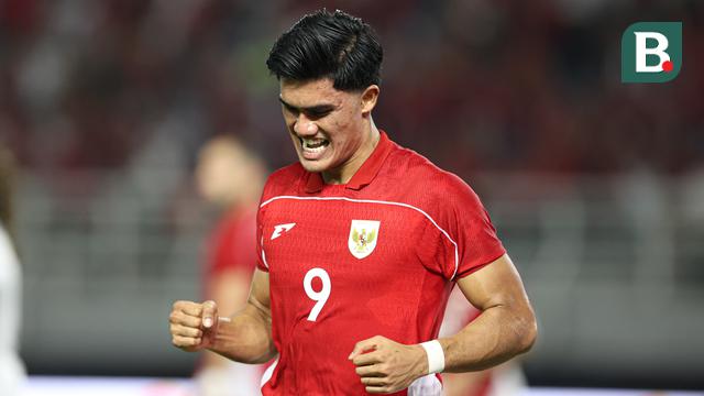 Pemain Timnas Indonesia, Ramadhan Sananta melakukan selebrasi setelah berkontribusi mencetak gol ke gawang Chinese Taipei saat laga FIFA Matchday di Stadion Gelora Bung Tomo (GBT), Surabaya, Jumat (05/09/2025). (Bola.com/Abdul Aziz)