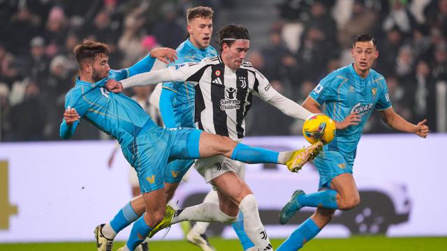Berkat hasil ini, Juventus masih tertahan di peringkat enam klasemen dengan poin 28. Sementara itu, Venezia juga masih terbenam di dasar klasemen dengan poin 10. (Fabio Ferrari/LaPresse via AP)
