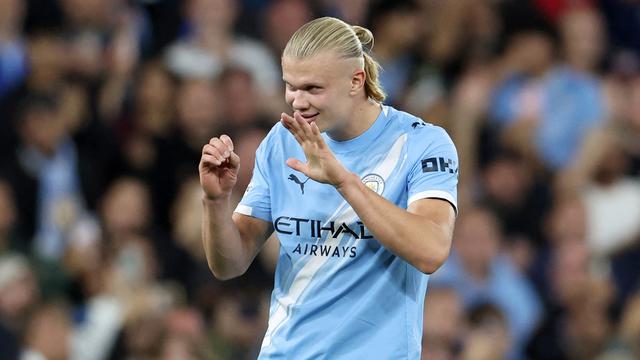 Penyerang Manchester City, Erling Haaland, merayakan golnya dalam pertandingan sepak bola fase grup Liga Champions kontra Napoli di Stadion Etihad, Manchester, Jumat (19/9/2025) dini hari WIB. (Darren Staples / AFP)