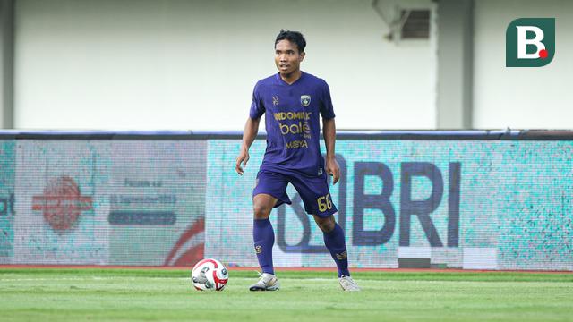 Pemain Persita Tangerang, Mario Jardel saat berhadapan dengan Persebaya Surabaya pada pekan kedua BRI Super League 2025/2026 di Indomilk Arena, Sabtu (16/8/2025). (Bola.com/ Abdul Aziz)