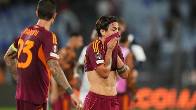 Ekspresi Paulo Dybala dalam laga Liga Europa antara AS Roma vs Viktoria Plzen, Jumat (24/10/2025).  (AP Photo/Alessandra Tarantino)