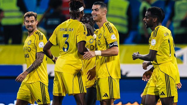 Penyerang Al Nassr, Cristiano Ronaldo, berhasil mencetak gol ke-950 sepanjang kariernya ketika bersua Al Hazem pada pertandingan pekan ke-6 Saudi Pro League di King Abdullah Sport City Stadium, Minggu (26/10/2025) dini hari WIB. (dok. Al Nassr)