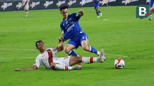 Pertandingan Persib Bandung kontra Persis Solo dalam lanjutan BRI Super League 2025/2026 di Stadion Gelora Bandung Lautan Api, Bandung, Senin (27/10/2025). (Bola.com/Erwin Snaz)