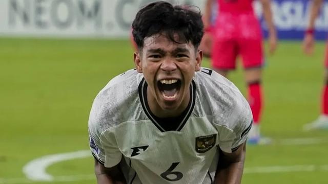 Selebrasi emosional gelandang Timnas Indonesia U-17, Evandra Florasta setelah mencetak gol ke gawang Timnas Korea Selatan dalam laga perdana fase grup Piala Asia U-17 2025, Jumat (4/3/2205) (Instagram Timnas Indonesia)