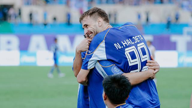 Striker PSIM Yogyakarta, Nermin Haljeta mencetak dua gol ke gawang Dewa United dalam laga pekan ke-10 BRI Super League 2025/2026 di Stadion Sultan Agung, Bantul, Rabu (22/10/2025). (Dok. I.League)