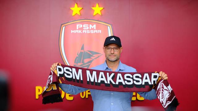 Tomas Trucha diperkenalkan sebagai pelatih baru PSM Makassar, Selasa (28/10/2025). (Dok. I.League)
