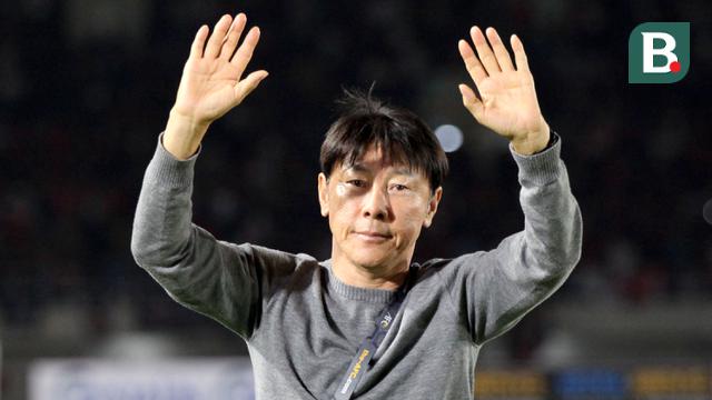 Ekspresi pelatih Timnas Indonesia U-23, Shin Tae Yong setelah melawan Chinese Taipei U-23 dalam pertandingan Grup K Kualifikasi Piala Asia U-23 2024 di Stadion Manahan, Solo, Sabtu (9/9/2023). (Bola.com/Arief Bagus)