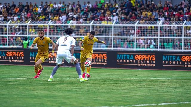 Pemain Bhayangkara FC, Andres Nieto (paling kanan) di BRI Super League 2025/2026. (Instagram/andresnieto10)