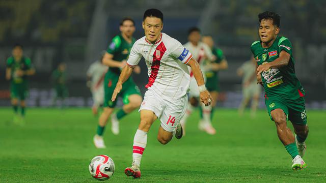 Persebaya Surabaya berhasil meraih kemenangan 2-1 atas Persis Solo pada pekan ke-11 BRI Super League 2025/2026 di Stadion Gelora Bung Tomo, Surabaya, Minggu (2/11/2025). (dok. Persis Solo)
