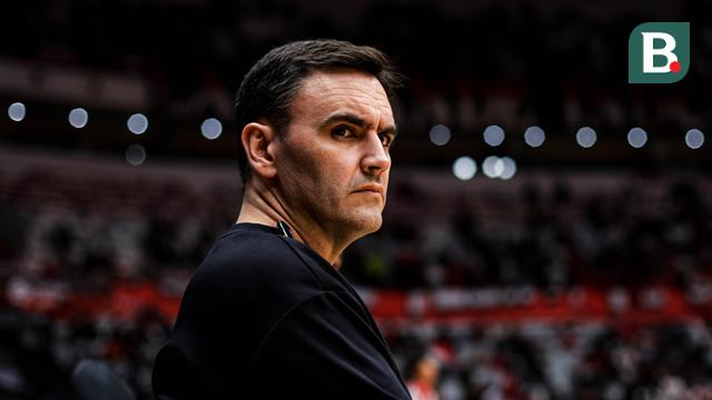 Pelatih Timnas Futsal Indonesia, Hector Souto saat laga uji coba melawan Australia di Indonesia Arena, Senayan, Jakarta, Sabtu (01/11/2025). (Bola.com/Bagaskara Lazuardi)