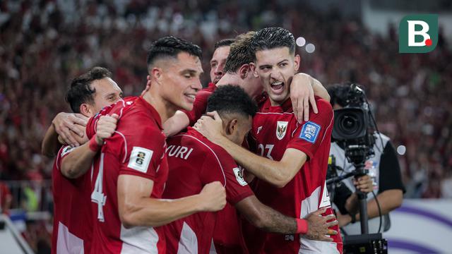 Timnas Indonesia merayakan gol yang dicetak Ole Romeny ke gawang China dalam laga Kualifikasi Piala Dunia 2026 zona Asia di Stadion Utama Gelora Bung Karno (SUGBK) Senayan, Jakarta, Kamis (5/6/2025). (Bola.com/Bagaskara Lazuardi)