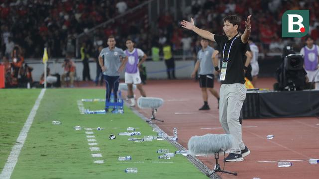 Pelatih Timnas Vietnam U-23, Kim Sang-sik, berhasil membawa anak asuhnya meraih trofi juara Piala AFF U-23 2025 setelah mengalahkan Timnas Indonesia U-23 di Stadion Utama Gelora Bung Karno, Jakarta, Selasa (29/7/2025) malam WIB. (Bola.com/Muhammad Iqbal Ichsan)
