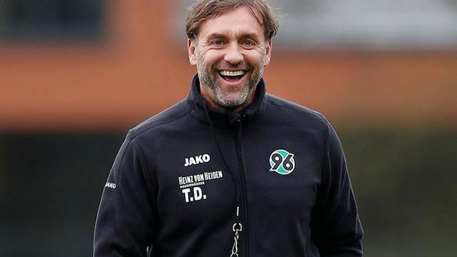Thomas Doll saat menjadi pelatih Hannover 96. (Twitter Hannover 96)