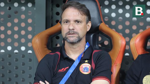 Pelatih Persija Jakarta, Mauricio Souza di Jakarta International Stadium dalam duel versus Persita Tangerang pada pekan pertama BRI Super League, Minggu (10/8/2025). (Bola.com/M. Iqbal Ichsan)