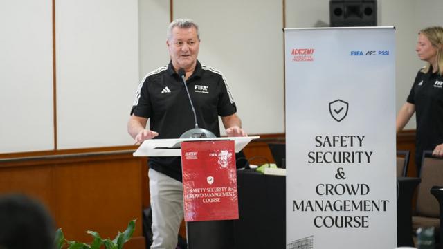 Garuda Academy Executive Program: Safety, Security & Crowd Management Course dimulai pada Selasa (4/11/2025) di Jakarta dengan menghadirkan para ahli dari FIFA dan AFC sebagai pemateri utama. (Bola.com/Dok.PSSI).