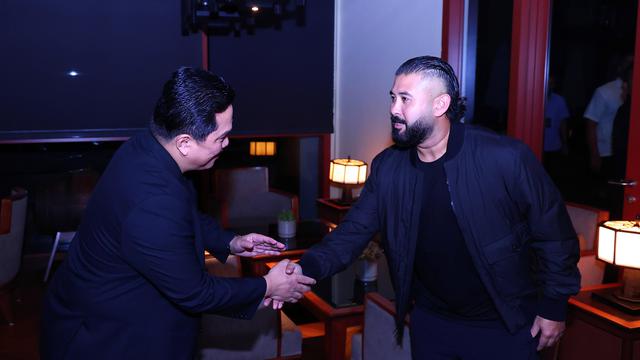 Momen Ketua Umum PSSI, Erick Thohir bertemu Putra Mahkota Johor, Mayor Jenderal Tunku Ismail Idris Ibni Sultan Ibrahim. (Dokumentasi PSSI)