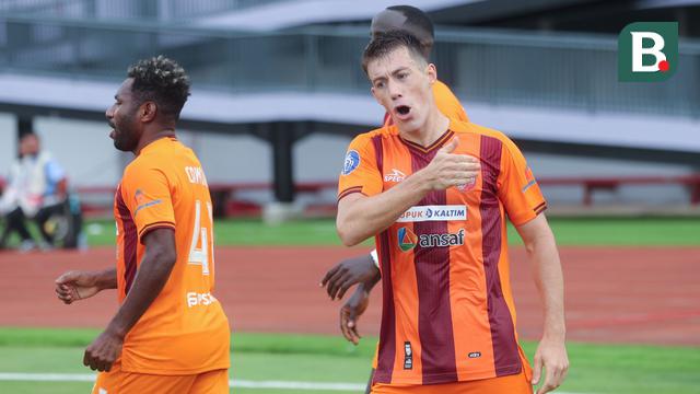 Pemain Borneo FC, Mariano Peralta, melakukan selebrasi setelah mencetak gol ke gawang Persita Tangerang pada laga pekan ke-24 BRI Liga 1 2024-2025 di Stadion Indomilk Arena, Tangerang, Sabtu (22/2/2025). (Bola.com/M Iqbal Ichsan)
