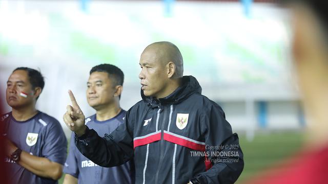 Nova Arianto memimpin Timnas Indonesia U-17 di Piala Kemerdekaan 2025. (Dok. Timnas Indonesia)