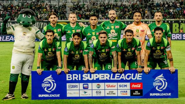 Persebaya Surabaya melawan Persis Solo. (Bola.com/Dok.Instagram Persebaya Surabaya).