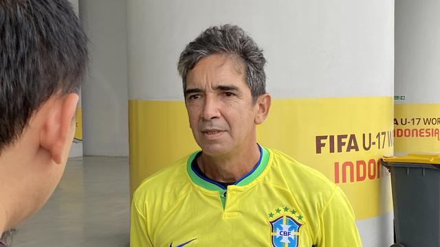 Mantan pemain Persija Jakarta, Luciano Leandro datang ke Jakarta International Stadium (JIS) untuk menyaksikan langsung pertandingan Argentina vs Brasil di perempat final Piala Dunia U-17 2023. (Marco Tampubolon/Liputan6.com).