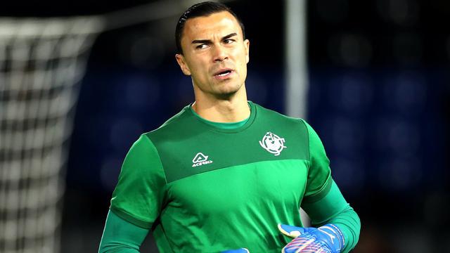 Kiper Cremonese Emil Audero saat lakukan pemanasan jelang laga kontra Pisa di Liga Italia 2025/2026. (X/Cremonese)