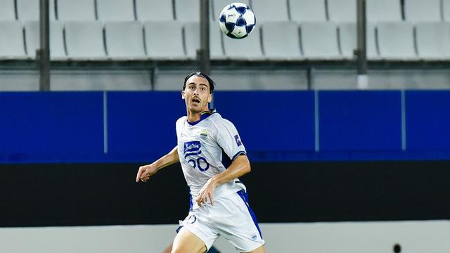 Aksi striker Persib Bandung, Andrew Jung saat menghadapi Bangkok United di laga kedua AFC Champions League 2 di Pathum Thani Stadium, Bangkok, Rabu (1/10/2025). (Dok. Persib)