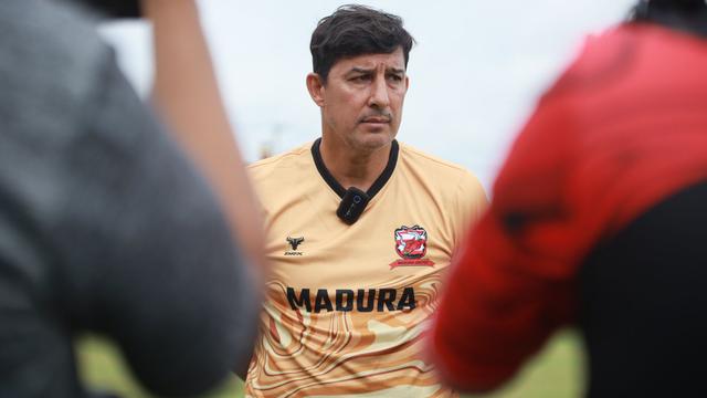 Angel Alfredo Vera resmi ditunjuk sebagai pelatih anyar Madura United. (dok. Madura United)