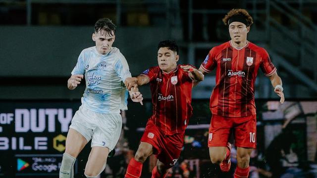 Persis Solo dan PSIM Yogyakarta harus puas bermain imbang 1-1 pada laga pekan ke-12 BRI Super League di Stadion Manahan, Solo, Sabtu (8/11/2025) malam WIB. (dok. PSIM Yogyakarta)