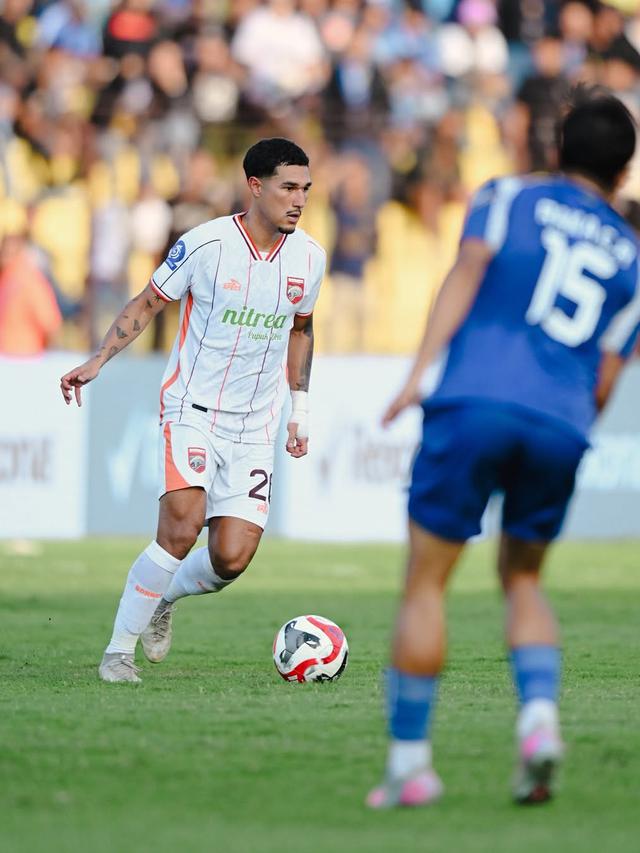 Juan Villa dalam laga pekan kelima BRI Super League 2025/2026 antara PSIM Yogyakarta Vs Borneo FC Samarinda di Stadion Sultan Agung, Bantul, Minggu (14/9/2025). (Dok. Borneo FC Samarinda)