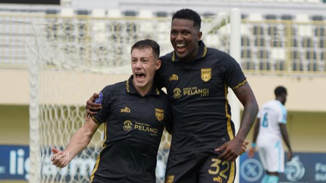 Mariano Peralta (kiri), pemain sayap dari Argentina milik Borneo FC di BRI Super League 2025/26. (Dok. ileague.id) 