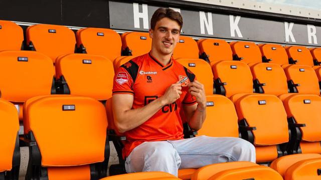 Calon striker naturalisasi Timnas Indonesia, Mauro Zijlstra, mendapatkan kontrak profesional pertamanya. (Bola.com/Dok.FC Volendam).