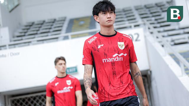 Luke Xavier Keet yang saat ini membela klub kasta kedua Liga Yunani, GS Ilioupolis, mendapat kesempatan mengikuti pemusatan latihan Timnas Indonesia U-22 jelang SEA Games 2025 Thailand di Stadion Madya, Jakarta Pusat, Selasa (11/11/2025). (Bola.com/Bagaskara Lazuardi)