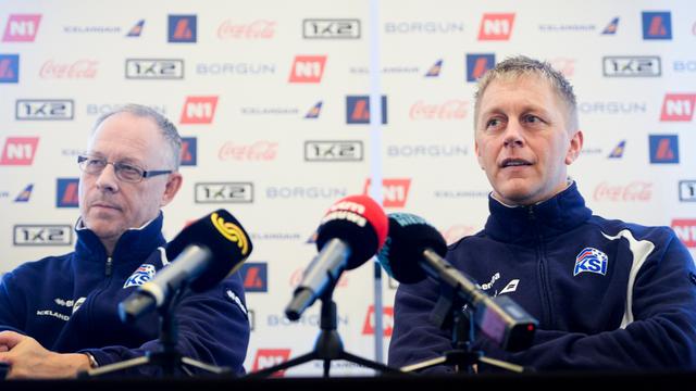 Pelatih tim nasional Islandia, Lars Lagerback (kiri) dan Heimir Hallgrimsson (kanan). (AFP/Laurie Dieffembacq).