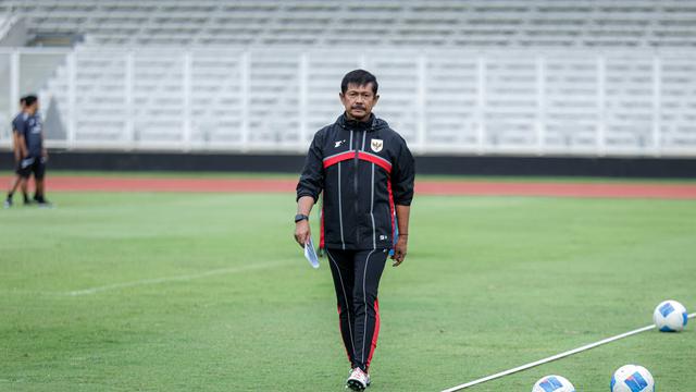 Pelatih Timnas Indonesia U-22, Indra Sjafri. (Bola.com/Bagaskara Lazuardi)