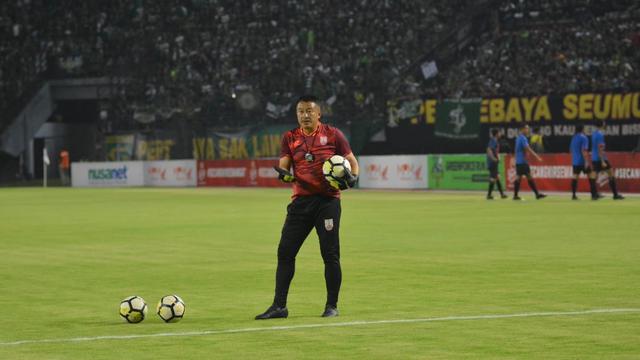 Eks kiper Timnas Indonesia, Hermansyah. (Permana Kusumadijaya/Bola.com)