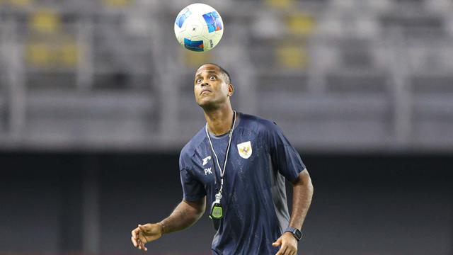 Pelatih Timnas Indonesia, Patrick Kluivert mengisyaratkan bakal ada kejutan saat anak-anak asuhnya menjamu Chinese Taipei. (Bola.com/Abdul Aziz)