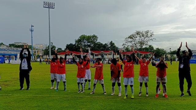 Tim putri Indonesia sabet juara Divisi 2 diajang Special Olympic Football Competition 2025. (Bola.com/Erwin Snaz)