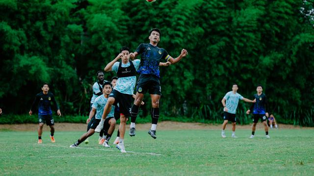 PSIM Yogyakarta menelan kekalahan 3-5 dari PSBS dalam duel uji coba jeda internasional FIFA Matchday di Lapangan Yogyakarta Independent School (YIS), Sleman, Jumat (14/11/2025) sore. (dok. PSIM Yogyakarta)