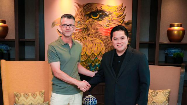Ketua Umum PSSI, Erick Thohir bersama pelatih baru Timnas Indonesia U-20, Frank van Kempen (Dok.PSSI)